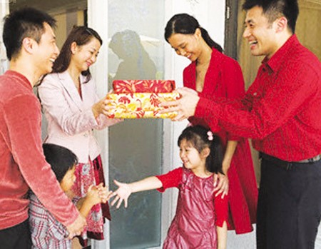 Обычай «первого гостя в доме» вьетнамского народа во время нового года по лунному календарю - ảnh 3